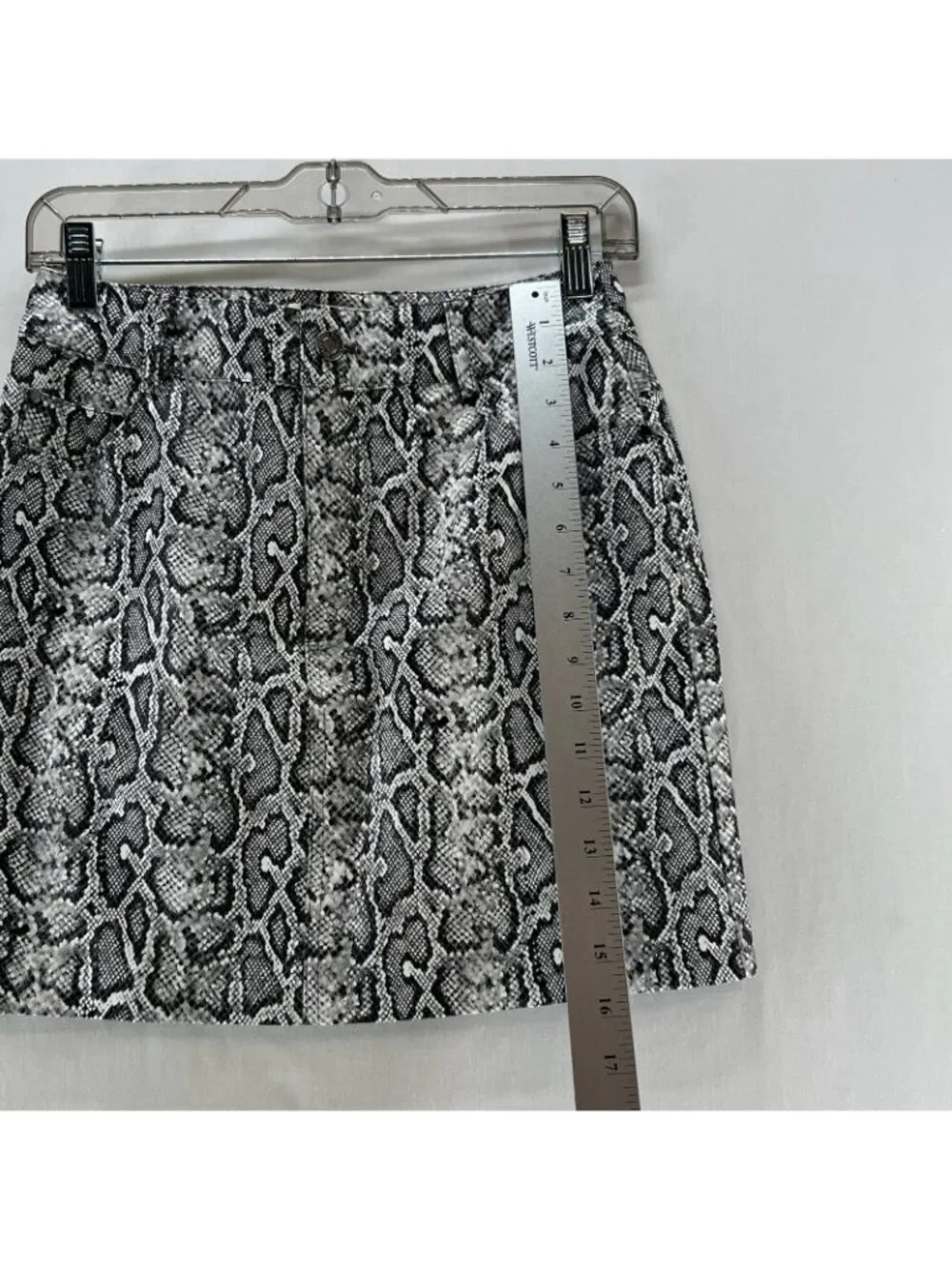 J.ING Faux Leather Snake Print Mini Skirt Size M Lined Zip Fly Pocket Gray Black